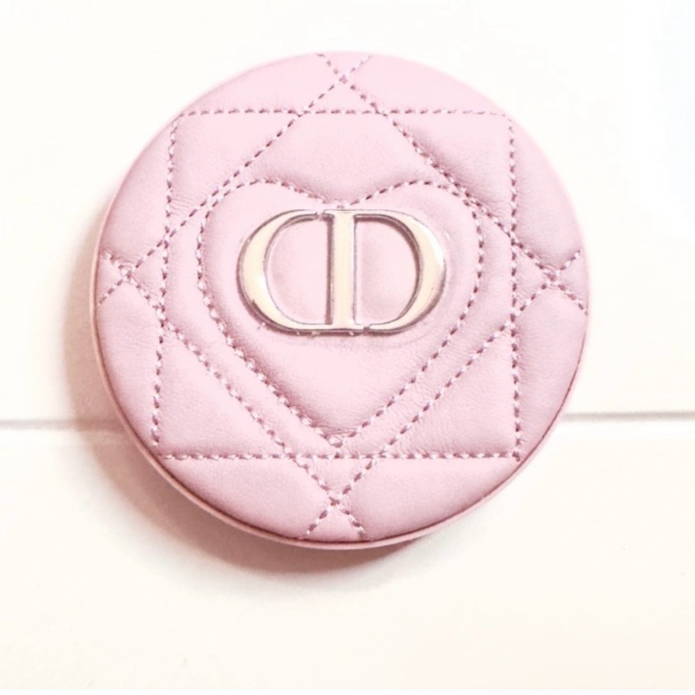 Dior Beauty Set - Quilted Mirror, Cosmetic Bag, Hair Clips, and more… Dior Set - Picture 9 of 10